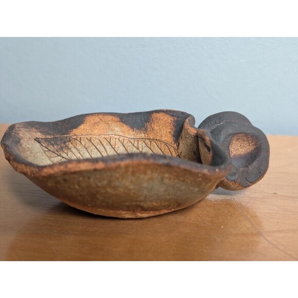 Vintage Stoneware Pottery Dish, Leaf Wall Hanging - Picture 8 of 10
